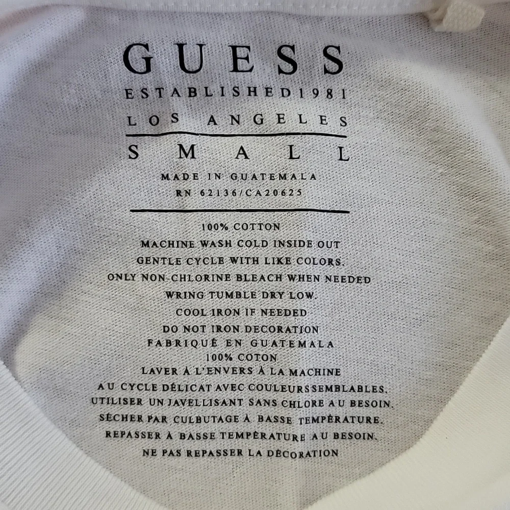Guess Mens Small T-shirt - Picture 4 of 4